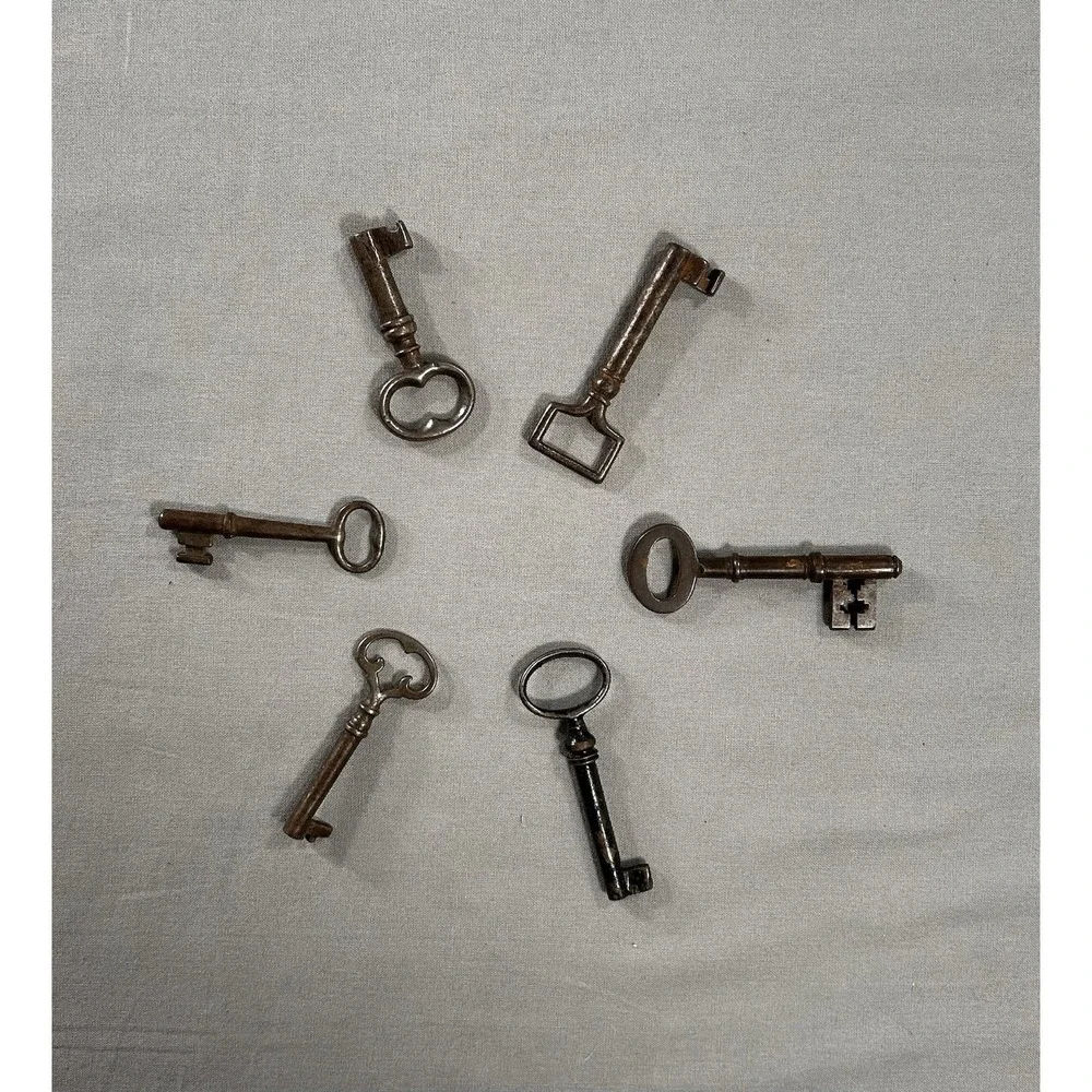 Vintage Skeleton Keys Lot Of 6 Metal Crafting Art Collectible 1.25